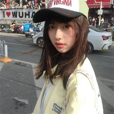 背后的她,眼前的我